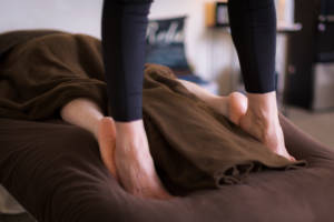 thai massage feet on feet